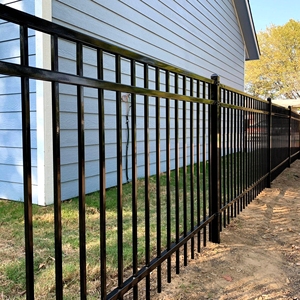 Paneles de esgrima de metal galvanizado con revestimiento de PVC negro de diseño moderno de <span class=keywords><strong>5</strong></span> pies de altura para hogares y jardines <span class=keywords><strong>Poste</strong></span> de <span class=keywords><strong>madera</strong></span> tratado térmicamente incluido - Product Image 6
