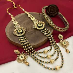 Ensemble de collier long fantaisie traditionnel à trois couches avec boucles d'oreilles parfait pour la réception de mariage et la fête pour les femmes - Product Image 3