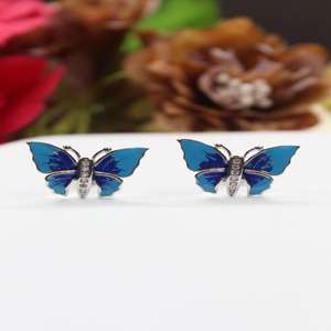 Boucles d'oreilles clous papillon romantiques en acier inoxydable émaillé bleu pour femmes - Bijoux de mode élégants pour les fêtes - Product Image 1