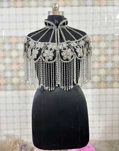 Robe de soirée blanche, brodée à la main, à franges, design parfait pour les soirées en club, luxueuse, ornée de perles, cape lourde et brillante - Product Image 3