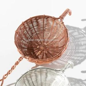 Passoire à thé en laiton fabriquée à la main avec longue poignée dorée pour les ustensiles de cuisine à la maison - Product Image 5