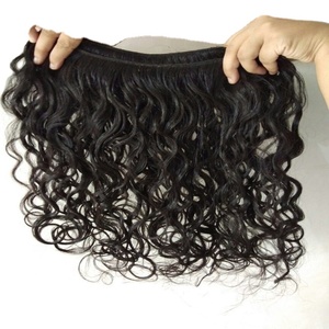 Muestra Gratis: Cierre de Encaje Indio, Paquetes de Cabello Humano Virgen Sin Procesar con Onda Natural, Cutícula Alineada, Tejido Suavísimo de 20 Pulgadas - Product Image 6