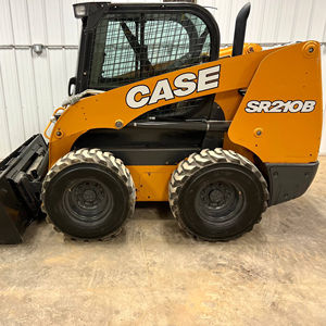 ซื้อรถตักล้อยางรุ่น SR210B - Product Image 1