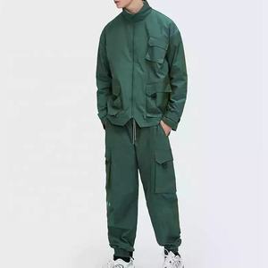 Hommes Automne Nouveau Style Hip Hop Coupe-Vent Sport Cargo Survêtement Top Blank Cargo Design Oversized Jogger Set - Product Image 1