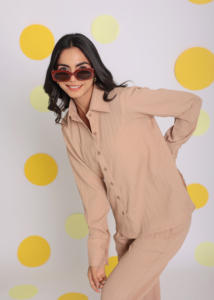 <span class=keywords><strong>Camicia</strong></span> da <span class=keywords><strong>donna</strong></span> in <span class=keywords><strong>lino</strong></span> naturale in cotone <span class=keywords><strong>Beige</strong></span> con colletto con bottoni con scollo a tinta unita modello occidentale disponibili grandi taglie-ODM fornitura - Product Image 4