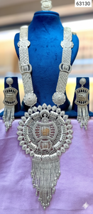 Ensemble de collier de mariée de luxe en finition or royal avec pendentif à franges superposées et boucles d'oreilles assorties 63127 - Product Image 4