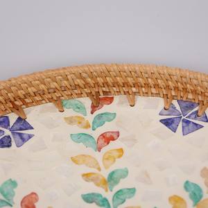 Plateau de service rond en nacre durable avec rotin, grand motif floral, fait à la main, vente en gros pour la cuisine, la table à manger - Product Image 4