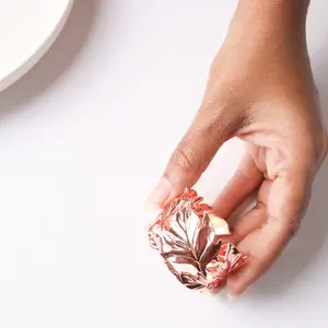 Rond de serviette plaqué or rose femme minimaliste pour table de mariage rond de serviette en or rose - Product Image 3