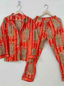 Conjunto de Pijama de Verano para Mujer, Estampado de Tigre y Floral, Cuello en V, Manga Larga, 100% Algodón, Elegante e Informal - Product Image 4