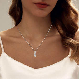 Collar con Colgante de Plata de Ley 925 de Alta Calidad para Mujer, Cadena de Caja de 2 mm-3,5 mm, Moissanita D VVS1, Curva, Elegante y Estilizado - Product Image 6