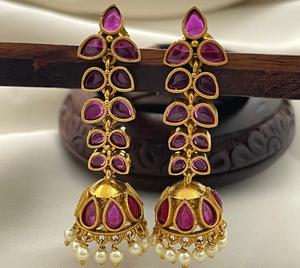 Pendientes Clásicos de Alta Calidad Chapados en Oro con Piedras de Aspecto Tradicional para Bodas y Festivales, Colecciones para Mujeres y Niñas - Product Image 1