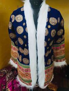 Veste en fourrure Boho pour femme 2022 avec perles entièrement faites à la main Lehnga Long Vintage rempli de coton décoré de boutons - Product Image 5