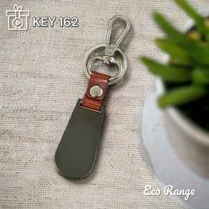 Porte-clés en acier inoxydable pour hommes et femmes avec finition dorée pour offrir un mousqueton promotionnel noir et or pour les êtres chers - Product Image 3