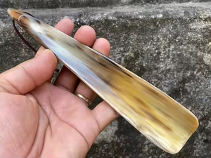 รองเท้าฮอร์นทำด้วยมือสำหรับสวมใส่ในชีวิตประจำวันโดยงานฝีมือเสี้ยว - Product Image 2