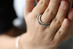 Bague ajustable inspirée d'une aileron de poisson, faite à la main en argent sterling 925, bijoux bohème hippie artisanal pour femmes, vente en gros, approvisionnement en usine - Product Image 3