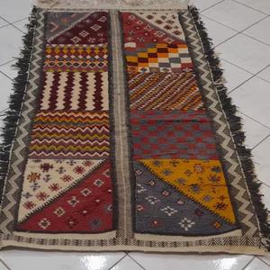 Tapis marocains authentiques faits à la main en laine, motifs berbères traditionnels, styles vintage et modernes pour la décoration intérieure - Product Image 1
