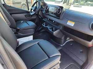Furgoneta Eléctrica SPRINTER CARGO 170 WB AWD 2024 de Techo Alto, con Bajo Kilometraje, Cabina Espaciosa y Características de Seguridad Avanzadas, MÁS VENDIDA - Product Image 3