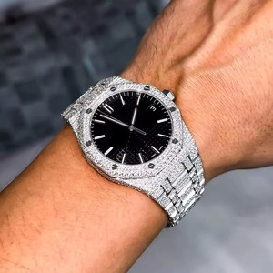 นาฬิกาสำหรับผู้ชายสีขาวมอสซินท์ผลิตจากอินเดียพร้อมสายรัดโลหะปรับได้ - Product Image 4