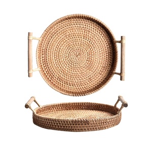 เสิร์ฟและมีสไตล์ได้อย่างง่ายดายโดยใช้ถาดรองหวายทรงกลมที่ทำขึ้นอย่างสวยงามนี้ - Product Image 1
