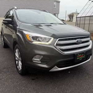 รถยนต์มือสองคุณภาพดีราคาประหยัด ปี 2017 ฟอร์ด เอสเคป ไททานิอุม พวงมาลัยซ้าย - Product Image 1