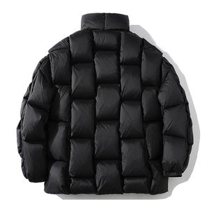 Chaqueta acolchada ligera de gran tamaño para hombre de alta calidad con capucha impermeable a prueba de viento moda de invierno personalizada - Product Image 4