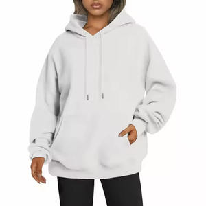 Sudadera con capucha para mujer de talla grande personalizada al por mayor, jersey de gran tamaño de otoño e invierno de estilo informal de alta calidad, forro polar liso teñido de manga larga - Product Image 4