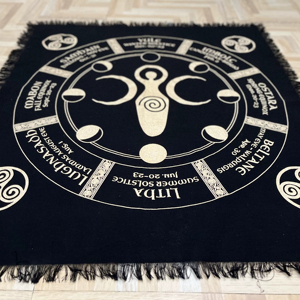 Mantel de Algodón Hecho a Mano con Diseño de Fases Lunares y Diosa, Mantel de Altar Cuadrado Negro y Dorado para Tarot, por Distribuidores Indios - Product Image 1