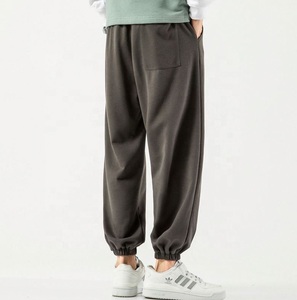 Joggers pour hommes Pantalons de survêtement en polaire Pantalons de jogging chauds pour l'hiver avec ceinture élastique Pantalons de survêtement respirants à séchage rapide avec logo personnalisé OEM - Product Image 2