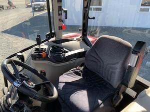 Tractor Massey Ferguson 4710 de 2017: Potencia Confiable para una Agricultura Versátil - Product Image 5