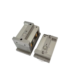 Moule de surmoulage pour câble de données haute vitesse et connecteur à fibre optique - Product Image 5