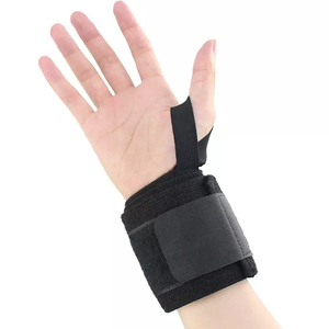 Muñequeras Deportivas Ajustables y Transpirables de Poliéster Elástico con Logotipo Personalizado para Gimnasio, Fitness y Levantamiento de Pesas, Color Negro - Product Image 5