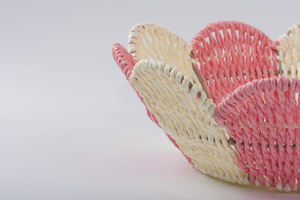 Cesta Tejida a Mano de Colores Mezclados con Detalles de Pétalos para Almacenamiento en el Hogar en la Cocina - Product Image 2