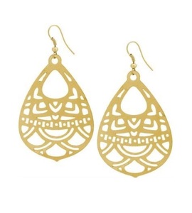 Pendientes de metal dorado hechos a mano con tallas antiguas y ropa ligera y cómoda para un aspecto inspirado en el vintage diario - Product Image 3