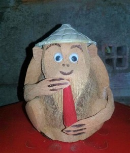 Concha de coco hecha a mano, mono, artesanías hechas a mano, estatua de mono de coco de fábrica de Vietnam - Product Image 4