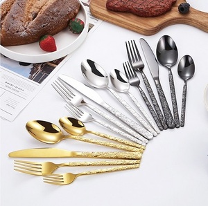 ชุดช้อนส้อมสแตนเลสสั่งทำพิเศษ พร้อมด้ามจับลายนูนเคลือบ PVD สีทอง สำหรับเป็นของขวัญงานแต่งงาน - Product Image 3