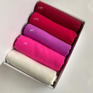 Hijab modeste en soie Medina dégradé 5 pièces SM2 nuances rose à rouge - Product Image 1