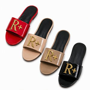 Sandalias planas de charol para mujer, con punta abierta, decoración de hebilla, sin cordones, para verano y playa, de goma y microfibra, estilo chic. - Product Image 1