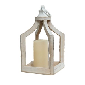 Linterna artesanal de madera y caña con tapa de metal pulido Portavelas decorativo vintage con asa - Product Image 3