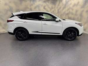 SUV 2024 con Tracción en las Cuatro Ruedas, Volante a la Izquierda, Rines R18, Caja de Cambios Automática, Cámara Trasera, Asientos de Cuero, Título Limpio, Sin Accidentes, Bajo Kilometraje - Product Image 3