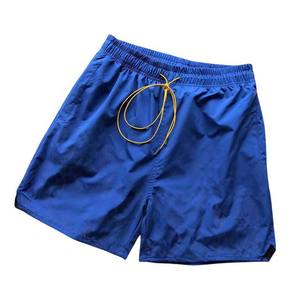 กางเกงขาสั้นผ้าไนลอนสีดำสำหรับผู้ชายกางเกงออกกำลังเล่นกีฬายิมสไตล์สตรีทผ้าโพลีเอสเตอร์ชายหาดออกแบบได้ตามต้องการ - Product Image 3