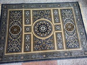 Tapis brodé d'excellente qualité pour la maison et le bureau Disponible à un prix abordable Tapis Kashmiri - Product Image 4