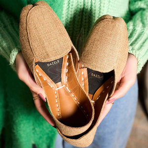 Mocasines de Mujer con Diseño Personalizable, Alta Calidad, Tendencia de Moda, Parte Superior de Yute Estampado, Suela de Cuero Original, Hechos en Pakistán - Product Image 5