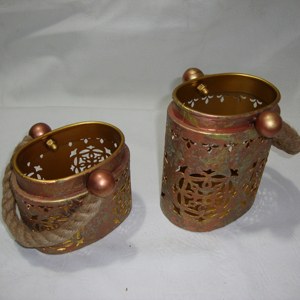 Linternas para el hogar y el jardín hechas de acero inoxidable, hierro y madera con soportes de luz en T y soportes disponibles en múltiples acabados - Product Image 5