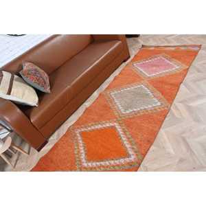 Alfombra Turca Vintage Herki Runner de 2.9x10 pies, Alfombra Naranja del Suroeste de Estados Unidos, de Lana - Product Image 4