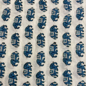 Tela de Algodón Estampada a Mano con Motivo Tradicional de Elefante en Azul Índigo sobre Base Natural - Product Image 1