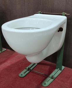 สุขภัณฑ์ห้องน้ําแขวนผนังราคาถูกห้องน้ําห้องสุขาขายที่นั่งสีขาวเซรามิกชั้นบรรจุเวลารูปแบบกราฟิก GUA - Product Image 2