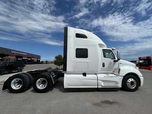 Camion à cabine couchette conventionnelle INTERNATIONAL 1452 d'occasion 2012-2017, moteur diesel 10 cylindres, caméra arrière 360°, écran tactile, 6x4, conduite à gauche - Product Image 5