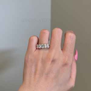 Anillo de Compromiso de Moissanita Ovalado de Moda para Mujer, Joyería Fina de Oro de Alta Calidad de 10K/14K/18K, Venta al por Mayor Personalizada, Tres Piedras - Product Image 3