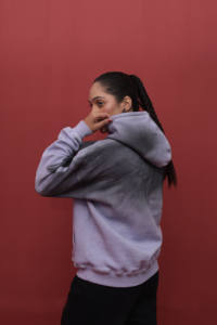 Sweat-shirts pour femmes vintage personnalisés, lourds, respirants, en tissu polaire délavé à l'acide, 100% coton, automne-hiver, à capuche, couleur noire pulvérisée - Product Image 4