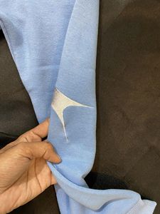 เสื้อมีฮู้ดผ้าฟลีซหนาสำหรับผู้ชายเสื้อมีฮู้ดพิมพ์โลโก้ด้านหน้าและขอบทำจากผ้าไหมสำหรับฤดูหนาวดีไซน์ล่าสุด - Product Image 6